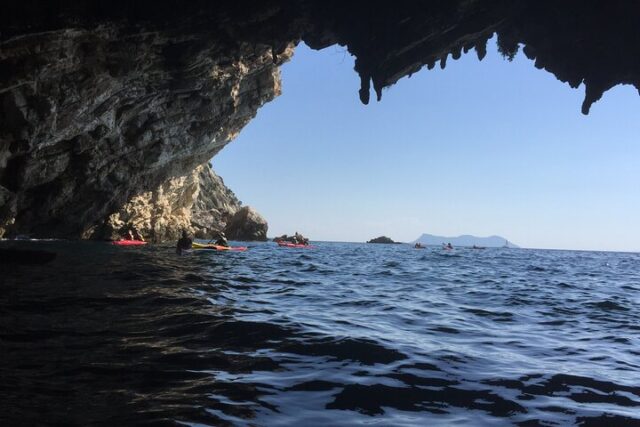 Kayaks allla grotta di papanikolis