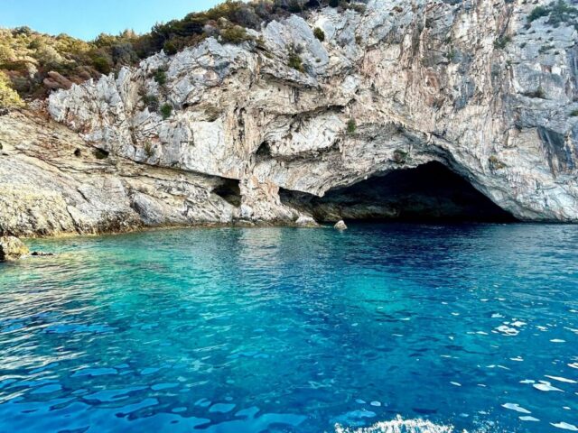 Papanikolis Cave