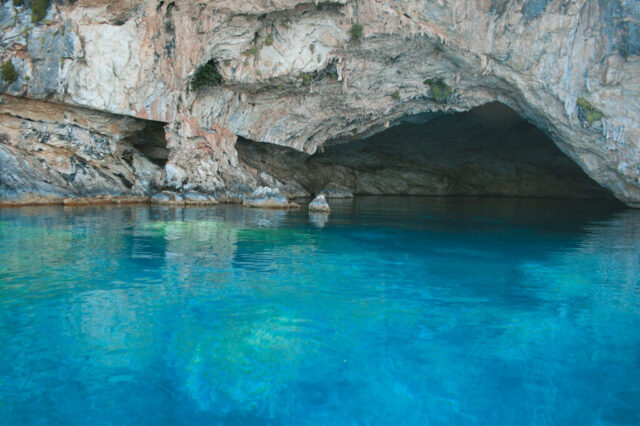 grotta-papanikoli-meganisi